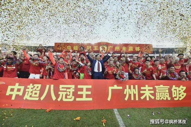 青年警官尼克·克鲁兹（瑞安·雷诺兹 Ryan Reynolds 饰）思考再三，不肯和同伴巴比·海耶斯（凯文·贝肯 Kevin Bacon 饰）私吞毒贩的赃物黄金，成果在一次步履中被对方趁乱杀戮。身后的尼克来到另外一个世界，并受雇于冥界警局（R.I.P.D），其首要使命就是 追捕那些不肯接管身后审讯而依托假装盘桓人世的死鬼。他的同伴是死于19世纪末的老头罗伊·鲍威尔（杰夫·布里吉斯 Jeff Bridges 饰）。罗伊风格粗犷，挺拔独行，这两个性情与气概上有着庞大差别的同伴跌跌撞撞睁开步履。尼克在步履中发现死鬼们和海耶斯有着千丝万缕的关系，而在各种谜团背后埋没着攸关世界命运的年夜诡计。时候紧急，尼克和罗伊必需尽最年夜可能禁止阿谁通天诡计……